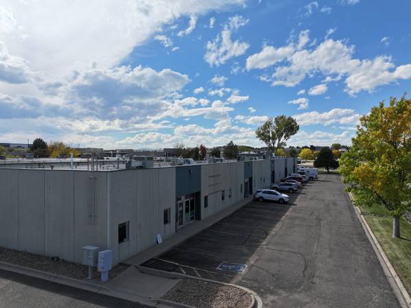 $18 / 2066ft2 - Showroom/Flex/Industrial (Centennial)64150948330754121