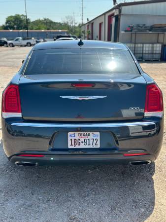 2017 Chrysler 300 C - $6,50063622153887747124