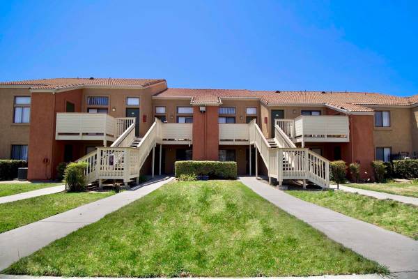 $2,475 / 2br - Play Area, On-call Maintenance, 2 Bed64028084395265123