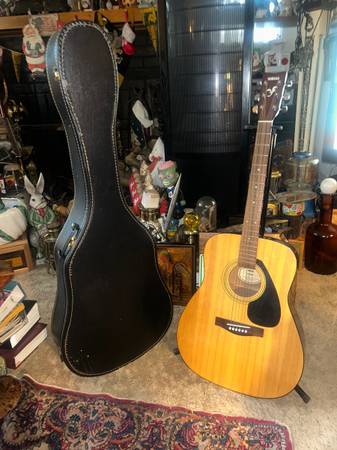 Yamaha F-310 Dreadnought Six String Guitar 1