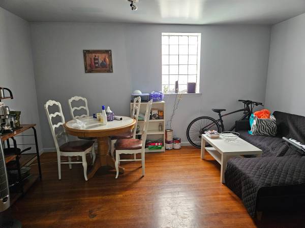 $1,100 / 4br - Room for rent with great public transportation (Woodside, Queens)64033632300802123
