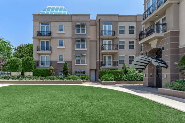 $3,499 / 1br - 701ft2 - Fireplace Lounge, Stainless-Steel Appliances, Private Fitness Salon (Hollywood)63655062678403123