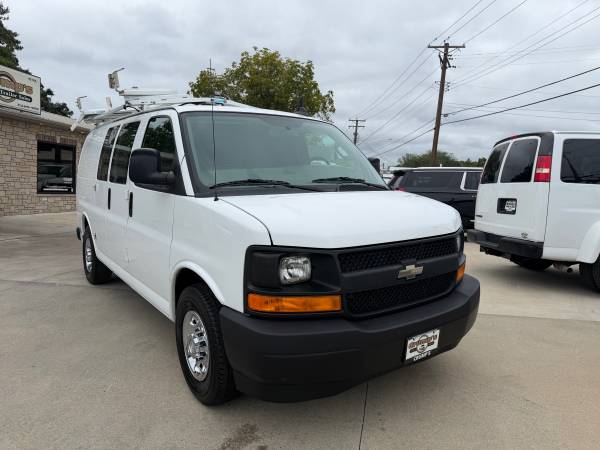 2017 Chevrolet G2500 Express - Photo 13