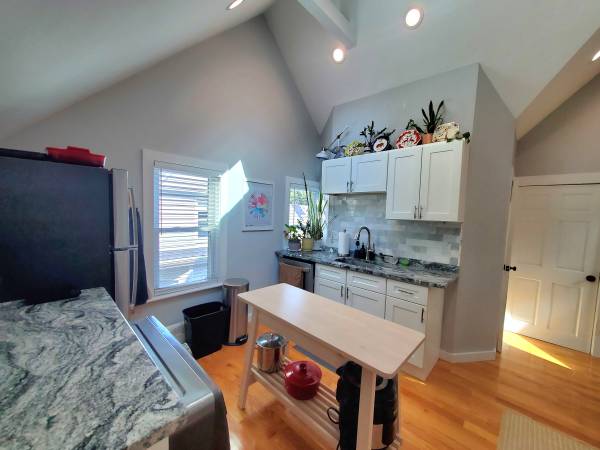 $2,850 / 2br - 825ft2 - ========▶ Renovación Integral ▶ Techos Altos ▶ Claraboyas ▶ Aire Acondicionado Central (Medford)63856338966529122