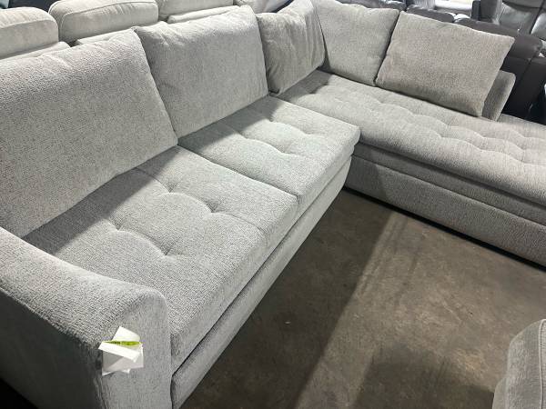 New X-large sectional w/ chaise w/ Trundle 1