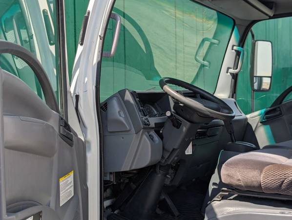 2013 Isuzu NPR HD Refrigeration - Photo 13