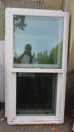 3 Windows: 2@2'x4', 1@2'x3' 1