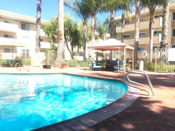 Special immidiate Move In Balcony/Windows 1