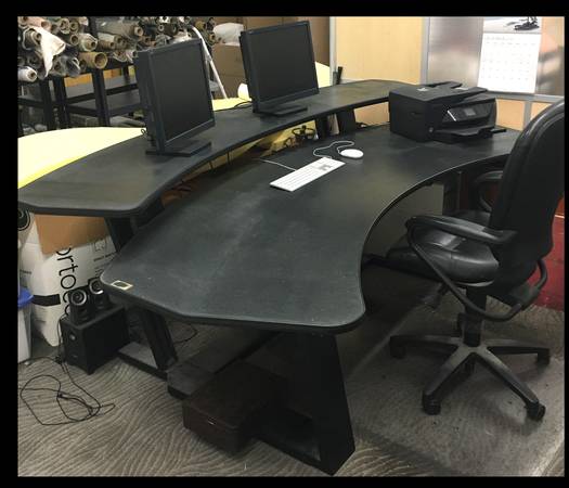 MULTI LEVEL EDITING DESK 1