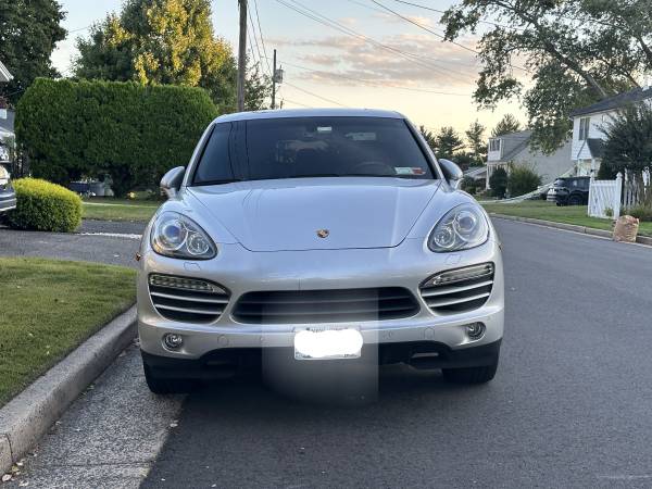 2011 Porsche Cayenne AWD mint condition - $9,900 (BROOKLYN)63476929269635121