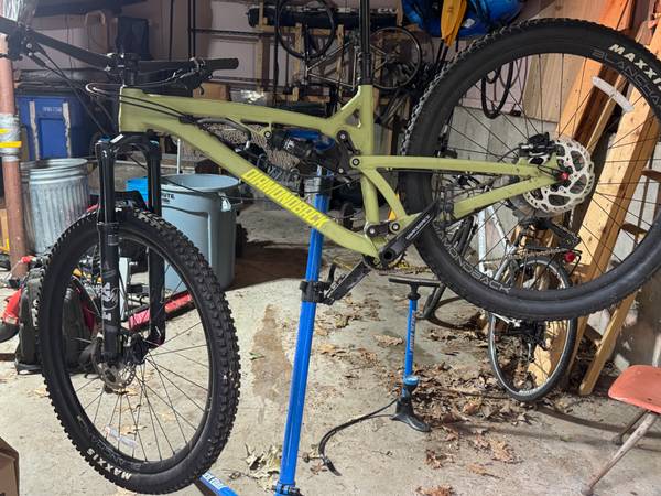 2021 Diamondback Release 29 - Trail-Ready Aluminum Shredder - $85063471346931457120