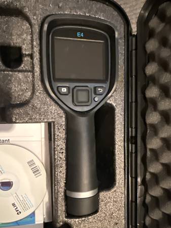 FLIR FLIR Systems E4 Compact Thermal Imaging Camera with 80 × 60 1