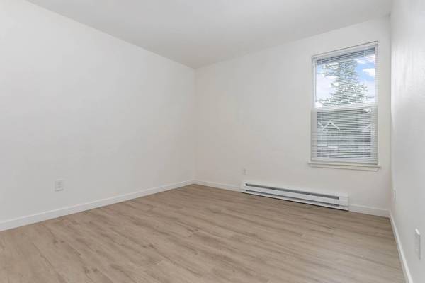 $1,595 / 2br - 850ft2 - Don't wait! This spacious 2 bed, 1 bath will go fast! 850 Sq Ft! (Bellingham)63920957569923123