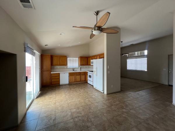 $2,350 / 3br - 1210ft2 - Beautiful 3 Bed 2 Bath House in DHS63766925033601124