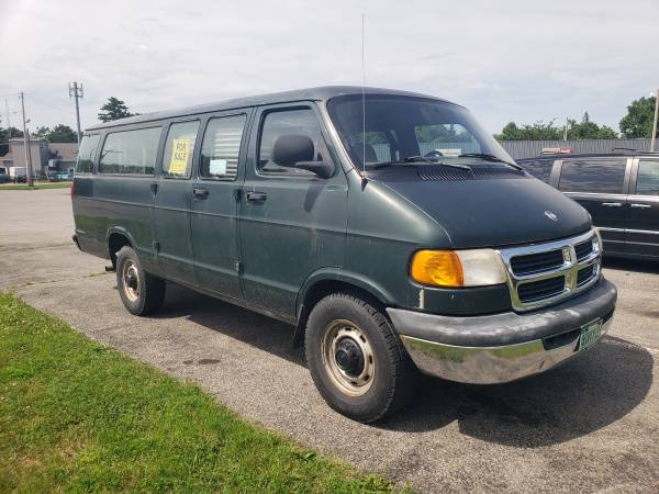 1998 Dodge Ram Van B3500 1-Ton 16-Passenger - $1,900 (Colchester)63622568129283126