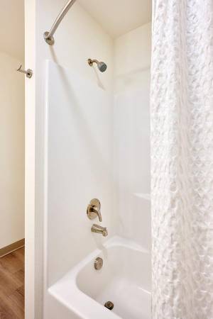 $1,351 / 3br - 1107ft2 - Natural Light, Off Street Parking, Full Kitchens, Picnic Area (Morningside Neighborhood)63660428911363122