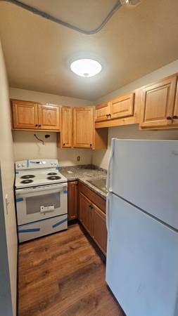 7 Linbrook Drive Quiet Complex, Hot Water Included 1