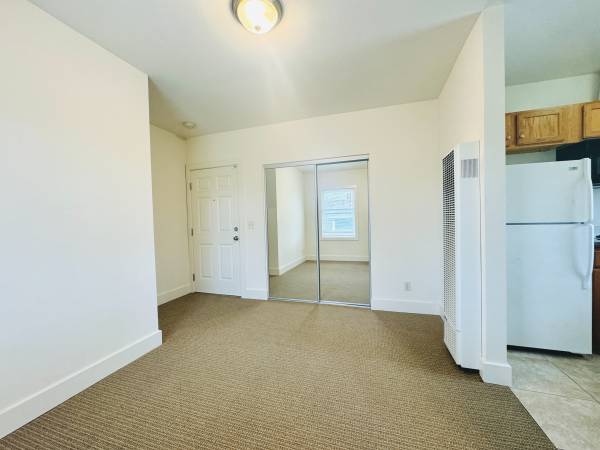 $1,495 / 250ft2 - ¡ESTUDIO ILUMINADO Y AMPLIO JUSTO AFUERA DEL CENTRO! $1,495/mes!!! (510 20th Street #3)63663752805123123