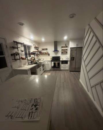 house with MASSIVE YARD - 1 or 2 rooms available for 1-5 people 1