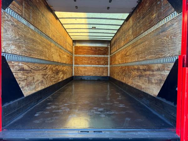2004 Freightliner BUSINESS CLASS M2 - Photo 12