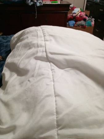 White padded blanket 1