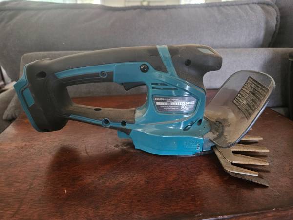 Makita grass sheer 1