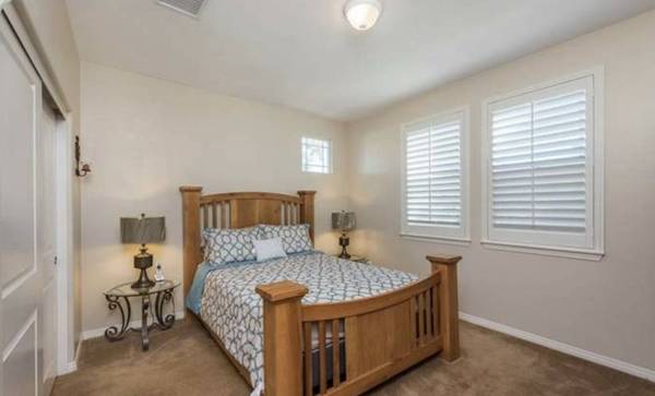 $500 Room Available — Big Bedroom, Shared House, Bills Split Evenly (Medford)63810113389697120