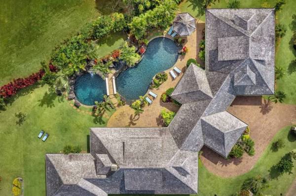 $1 / 5br - Stunning, expansive home with pool, jacuzzi, waterfall and ocean views (Kilauea)63939662533250123