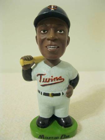 Two Tony Oliva Bobbleheads and Gatorade Pin 1