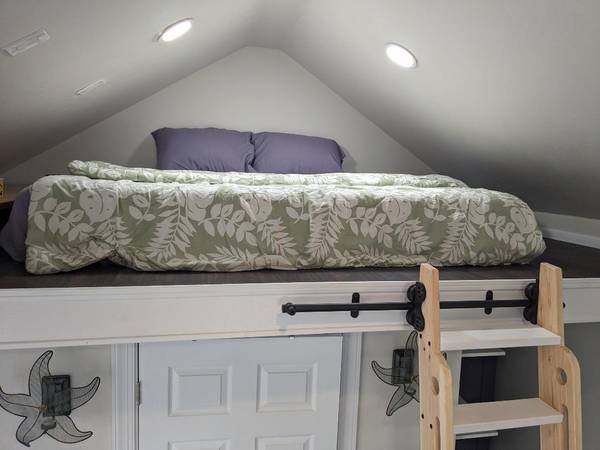 $490 / 1br - 250ft2 - HIDDEN GEM RENTAL .WALK TO THE BAY , 10 MINUTES TO DOWNTOWN (ST PETERSBURG)63991086150274124