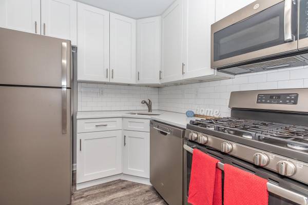 $2,016 / 2br - 965ft2 - Retiro Tranquilo con Pisos de Lámina de Vinilo y Balcón Privado! 🌿 (2246 N Beauregard St, Alexandria, VA)63896275795715124