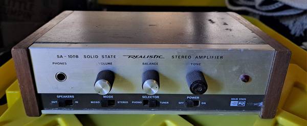 Realistic SA-100B Solid State Stereo amplifier 1