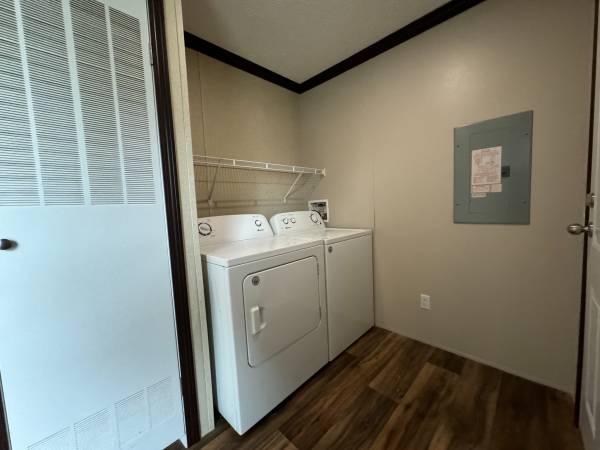 $1,199 / 3br - 1056ft2 - Brookside Manor Aplica ahora! (Goshen)63666014420611124