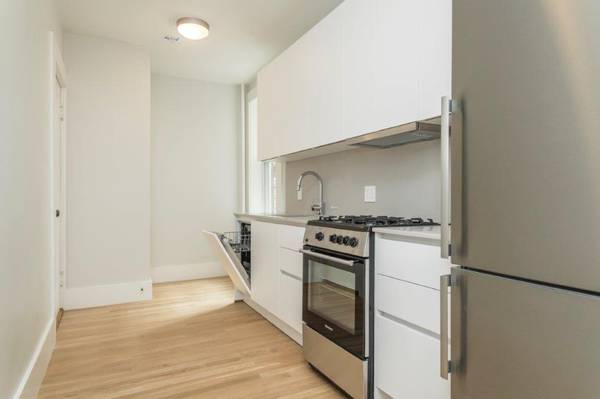 $2,900 / 1br - 1 Bd on Chestnut Hill Ave., Pet Ok 9/1 One month free (Brighton)63690775448577122