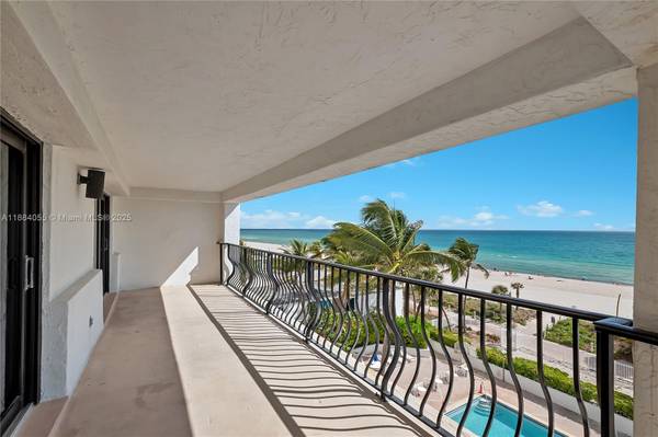 $10,000 / 3br - Oceanfront apartment with stunning views (5415 Collins Ave)64051006294017120