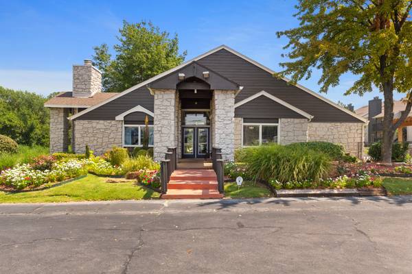 $915 / 1br - 750ft2 - Two Highways, One Perfect Home. (Tulsa)63982133994882123