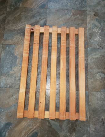 Hangable wood rack 1