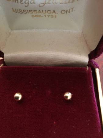 14K Gold  Studs  Earrings in shape of Elegant Ball 1