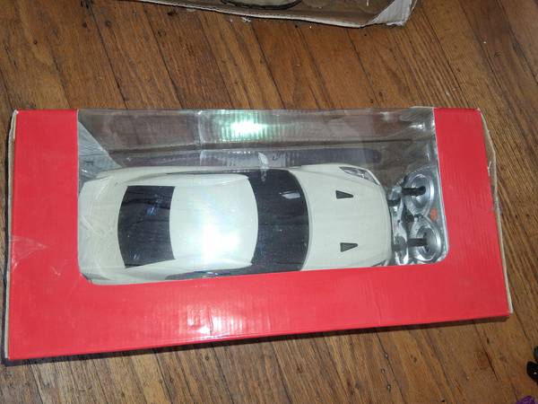 Nissan GT-R Radio Control - $50 (sunset / parkside)63471459197953122