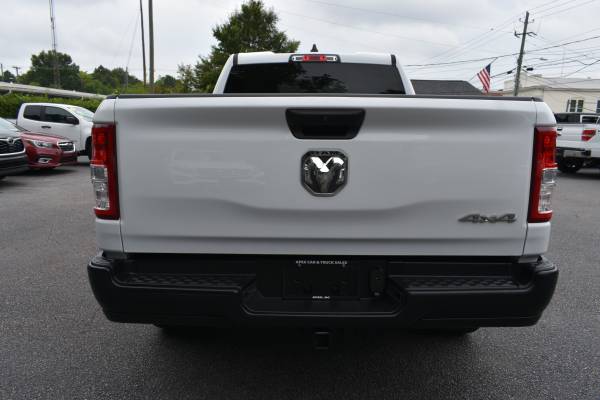 1 propietario, Ram 1500 Tradesman 2022, 4 puertas, V8 Hemi, 4x4, ¡CON GARANTÍA! Financiamiento - $21.990 (www.apexcarandtrucksales.net)63470073549699124