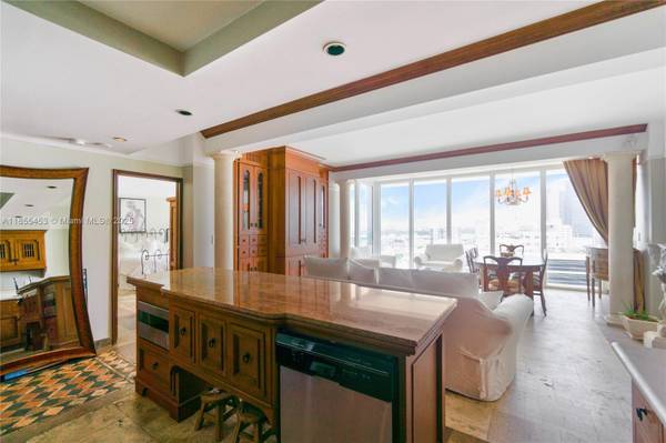 $5,000 / 2br - 960ft2 - Penthouse - Ocean View for short-term in South Beach (Miami Beach)63825138119171124