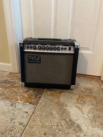 Pyle PVAMP60Amp with 3-Band EQ, Overdrive, And Digital Delay,Like New 1