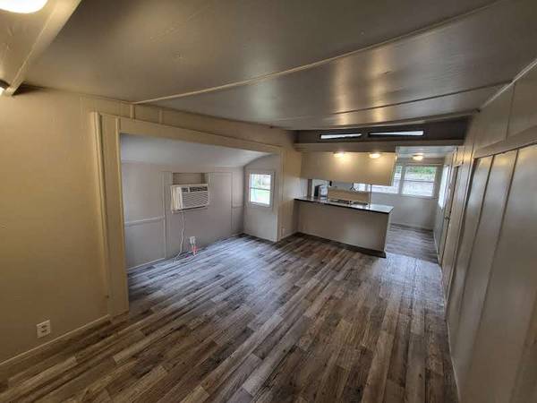 2 Bed 1 Bath with water, garbage and lawn care is included. 1