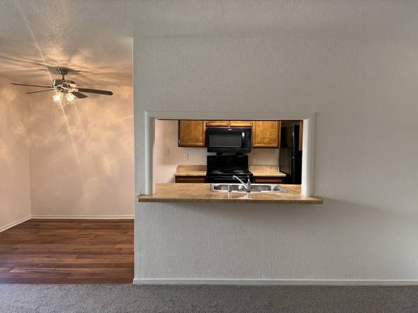 $1,601 / 2br - 940ft2 - ¡Vive el estilo de vida en Jerron Place!63844736944771123