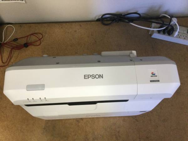 Epson BrightLink 710Ui 3LCD WUXGA Projector 4000 Lumens 3256 Lamp Hour - $200 (Englewood)63471156969859124