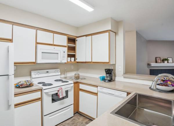 $1,695 / 2br - 1/2 MONTH FREE NOW! 2 Bedroom - Private Patio, Beautiful and Wooded (Beaverton)63831327210243123