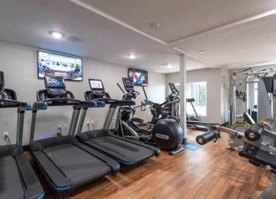 $2,665 / 1br - 810ft2 - On-Site Maintenance, Laundry Facilities, Patio/Balcony (3767 Clarington Ave, Los Angeles, CA)63876483575425122