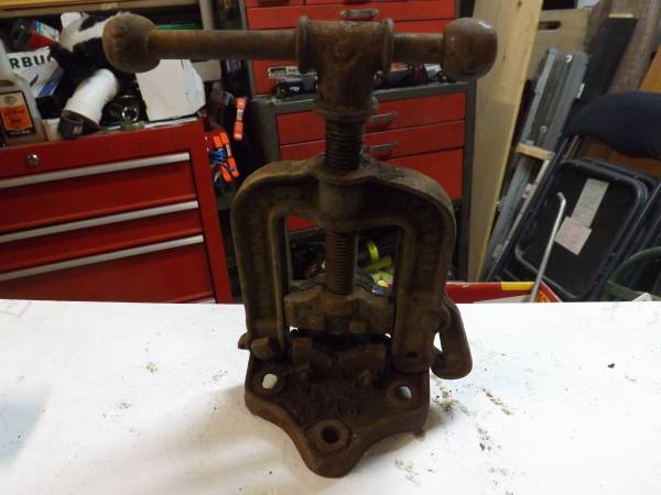 pipe vice 1
