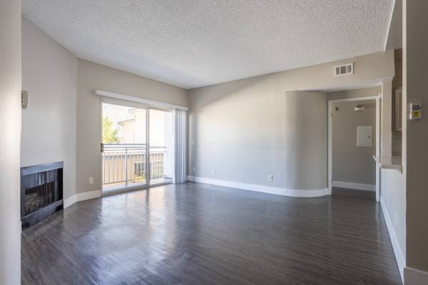 $2,903 / 2br - 950ft2 - 2 bedroom 2 bathroom in Burbank!! Over $2,000 in leasing specials! (Burbank)63953217373570122