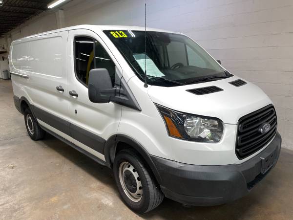 2019 FORD TRANSIT 250 FURGÓN DE CARGA V6 - $22,950 (**BUEN ESTADO**)63439360778755123